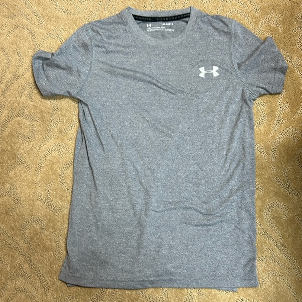 Under armor nwot boys t shirt